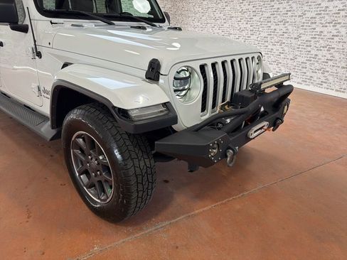 Used 2020 Jeep Gladiator Overland AWD/4WD image 9