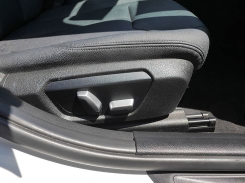 Used 2017 BMW 320i Sedan RWD image 13