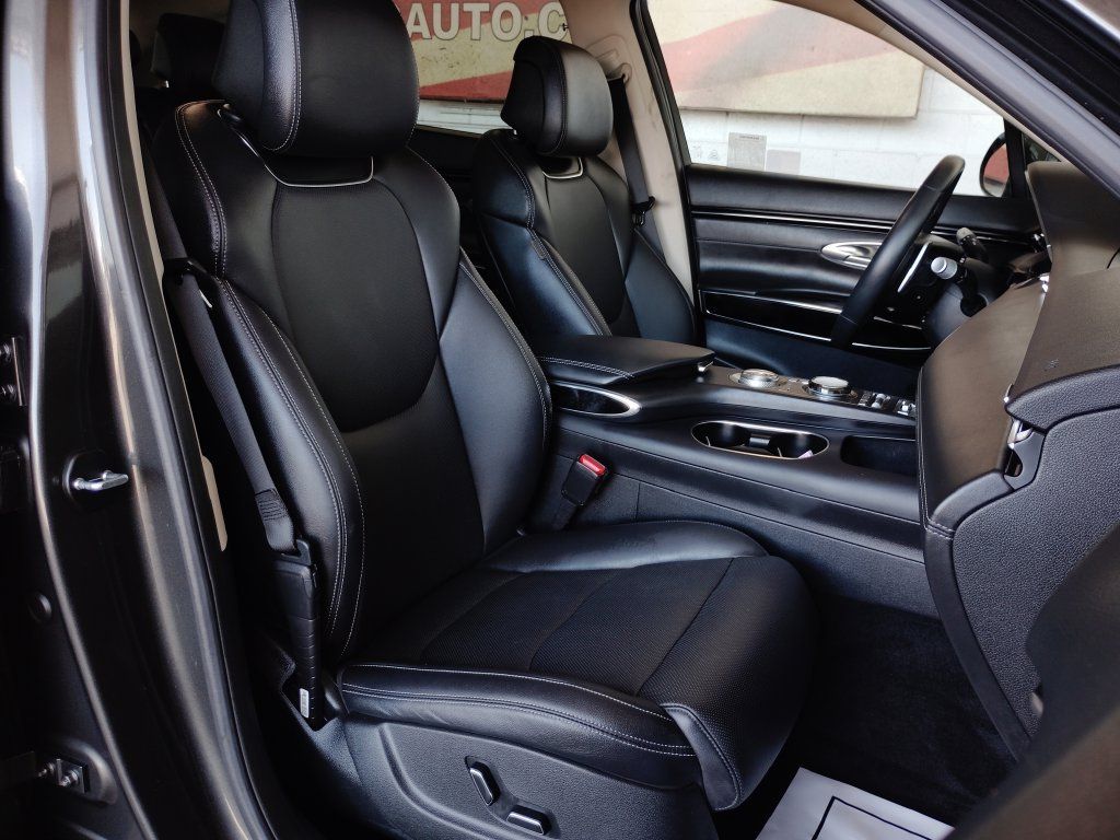 Used 2025 Genesis GV70 2.5T AWD/4WD image 15
