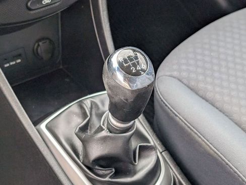 Used 2013 Hyundai Accent SE image 30