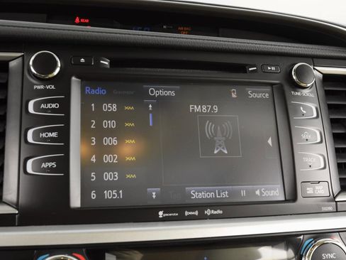 Used 2019 Toyota Highlander XLE AWD/4WD image 20
