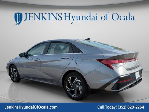 Certified 2025 Hyundai Elantra SEL FWD image 5