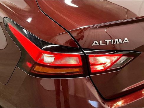 Used 2024 Nissan Altima 2.5 SV FWD image 23