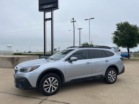 Used 2022 Subaru Outback Premium AWD/4WD image 1