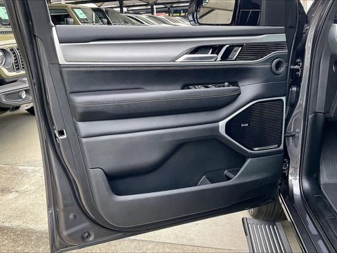 New 2026 Jeep Grand Wagoneer Limited AWD/4WD image 10