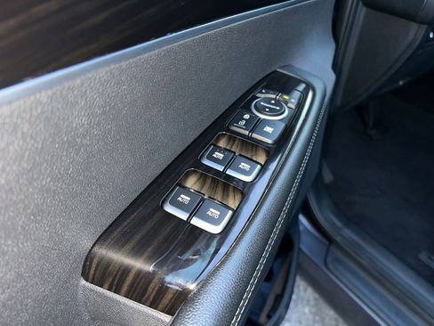 Used 2019 Kia Sorento EX image 11