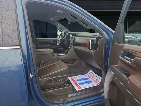 Used 2025 GMC Sierra 3500 Denali w/ Denali Reserve Package AWD/4WD image 7