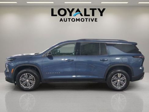 Used 2024 Chevrolet Traverse LT w/ Enhanced Driving Package image 2