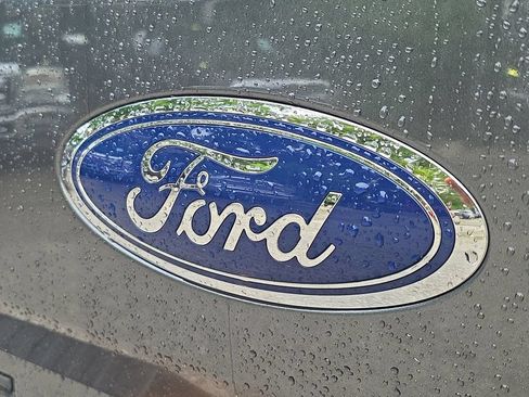 Used 2019 Ford F150 Lariat w/ Equipment Group 502A Luxury AWD/4WD image 11