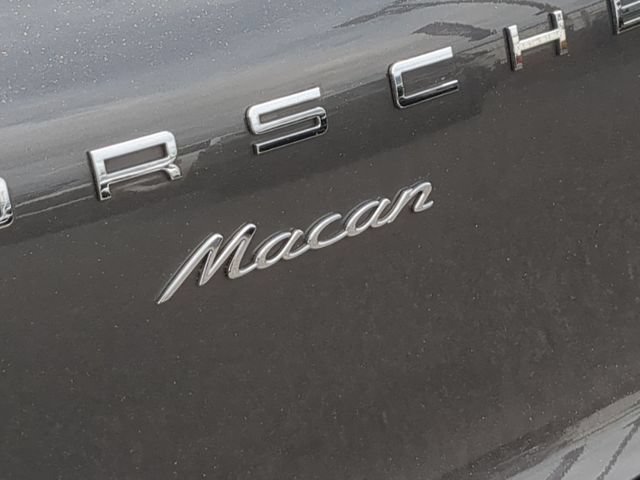 Used 2018 Porsche Macan AWD/4WD image 32