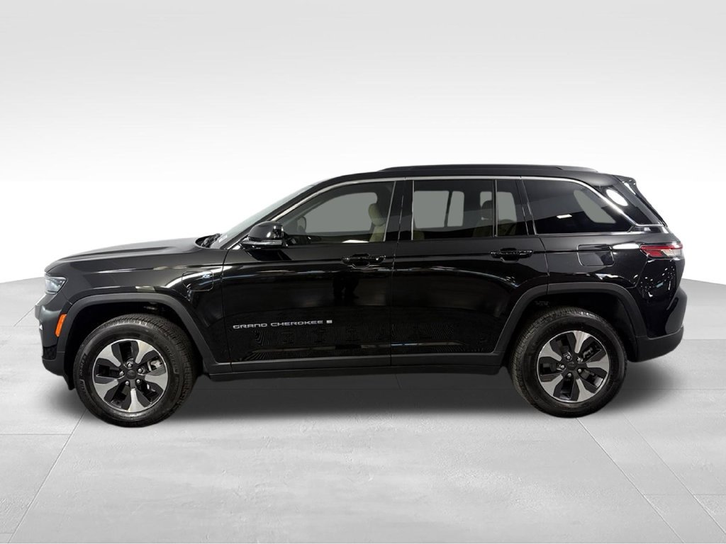 Used 2025 Jeep Grand Cherokee Limited 4xe AWD/4WD image 11