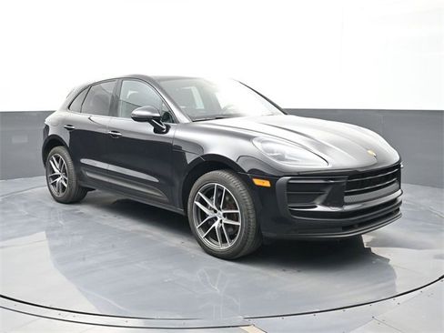 Used 2022 Porsche Macan image 25