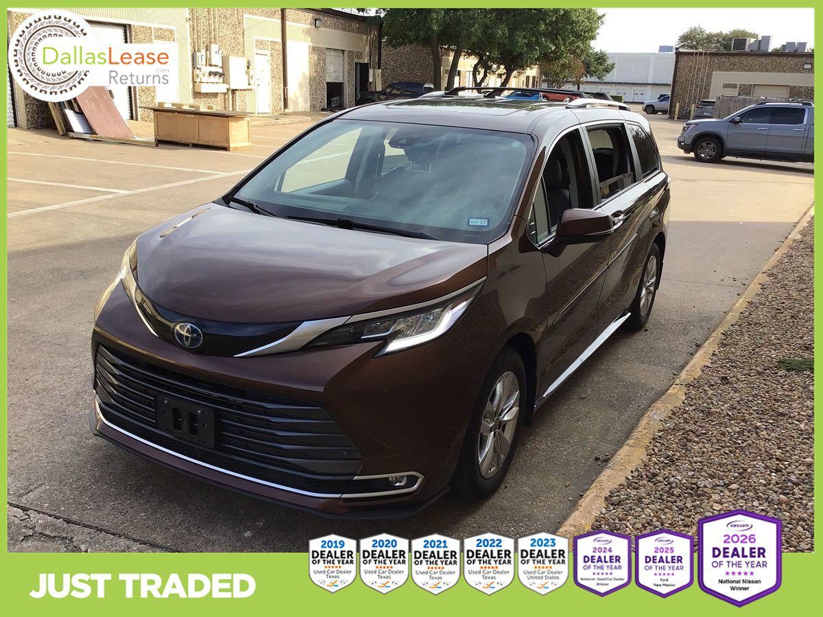 Used 2023 Toyota Sienna Limited FWD image 1