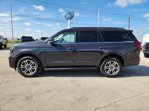 New 2026 Ford Expedition Active RWD image 3