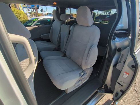Used 2020 Toyota Sienna LE image 22
