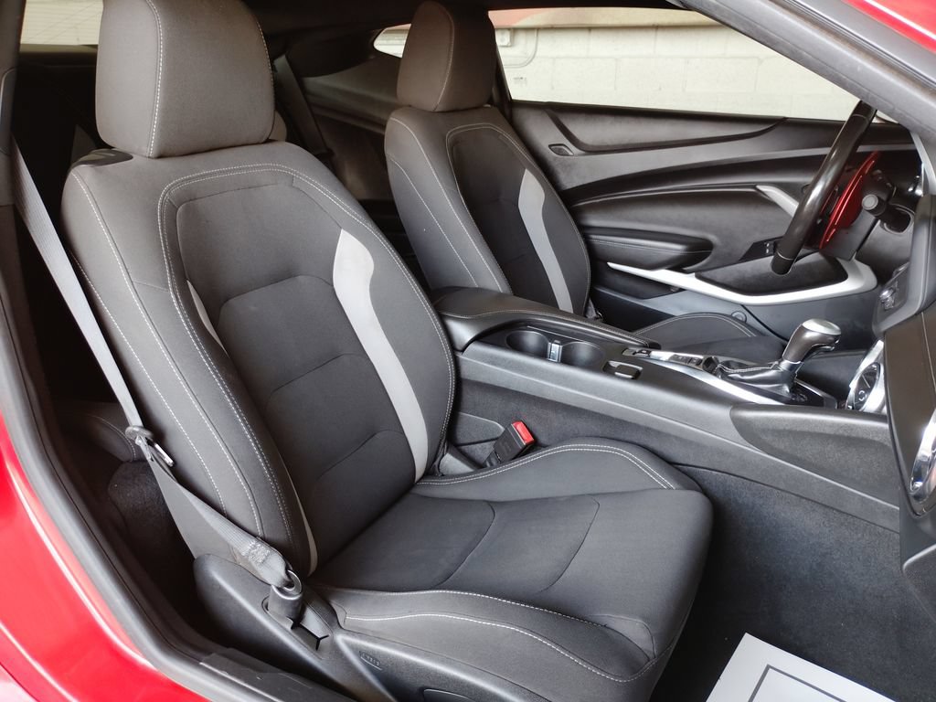 Used 2020 Chevrolet Camaro LT RWD image 14
