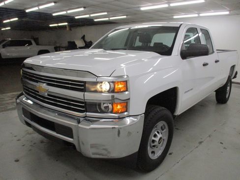 Used 2017 Chevrolet Silverado 2500 W/T image 3