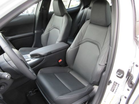 New 2026 Lexus UX 300h AWD image 27