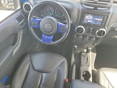Used 2015 Jeep Wrangler Unlimited Rubicon w/ Connectivity Group AWD/4WD image 21