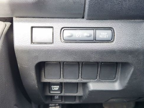 Used 2023 Nissan Frontier SV image 23