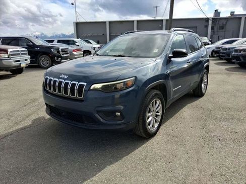 Certified 2022 Jeep Cherokee Latitude Lux w/ Mopar Interior Package AWD/4WD image 4