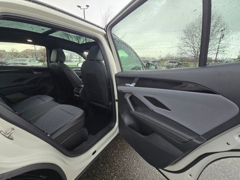 New 2026 Volkswagen Tiguan SE R-Line image 14