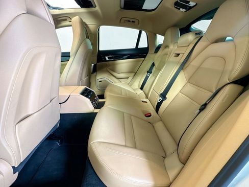Used 2023 Porsche Panamera 4 w/ Premium Package image 23