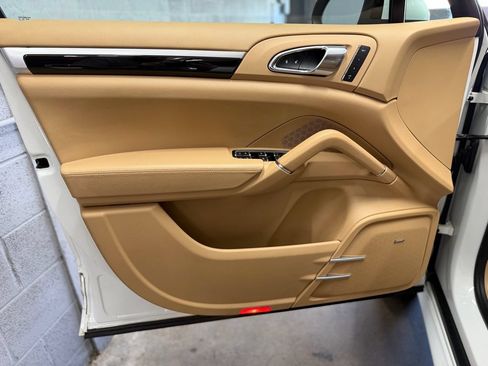 Used 2014 Porsche Cayenne Diesel AWD/4WD image 18