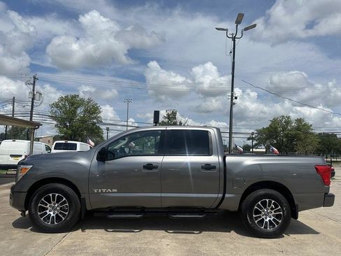 Used 2023 Nissan Titan SV w/ SV Convenience Package RWD image 3
