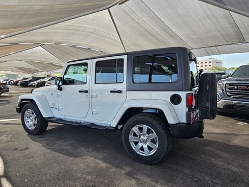 Used 2018 Jeep Wrangler Unlimited Sahara w/ Connectivity Group AWD/4WD image 9