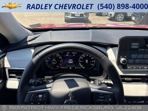Used 2023 Mitsubishi Outlander SEL 40th Anniversary AWD/4WD image 6