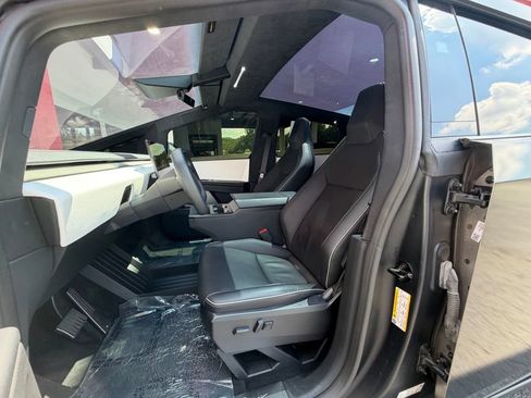 Used 2024 Tesla Cybertruck AWD Crew Cab image 34