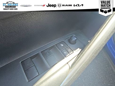 Used 2022 Toyota Corolla Cross XLE w/ Convenience Package AWD/4WD image 28