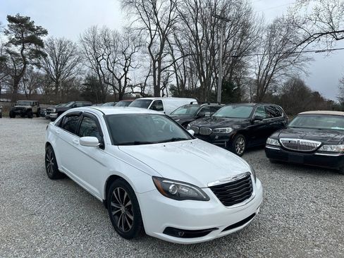 Used 2013 Chrysler 200 Touring w/ S Exterior Appearance Pkg image 3