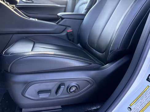 New 2025 Jeep Grand Cherokee L Limited image 21