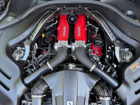 Used 2019 Ferrari Portofino RWD image 40