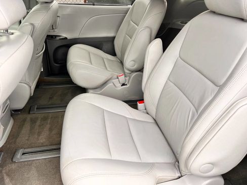 Used 2015 Toyota Sienna XLE w/ Outdoor Package image 17