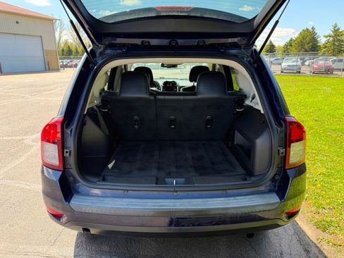 Used 2017 Jeep Compass Latitude FWD image 3