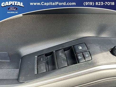 Used 2021 Toyota Highlander XLE AWD/4WD image 21