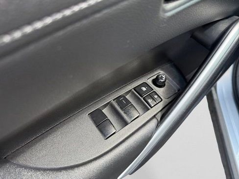 Used 2024 Toyota Corolla Cross LE image 9