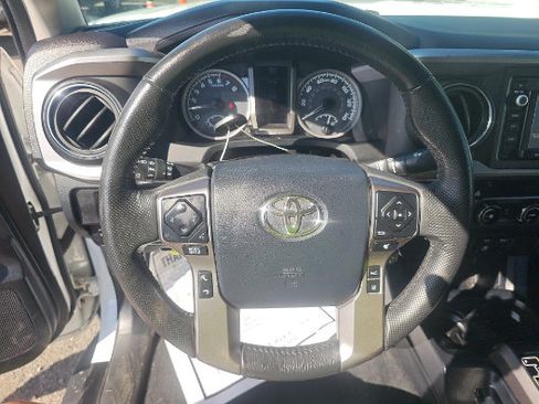 Used 2018 Toyota Tacoma SR5 w/ Exterior Package AWD/4WD image 8