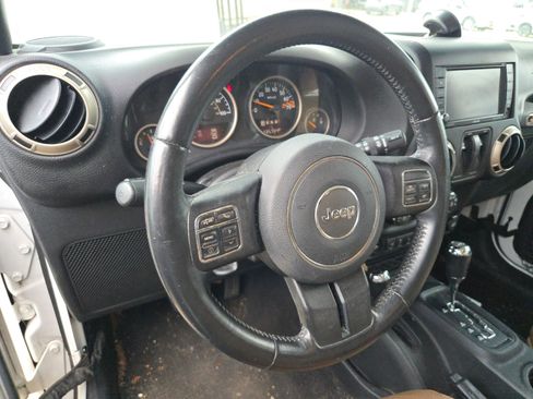 Used 2016 Jeep Wrangler Sahara AWD/4WD image 10