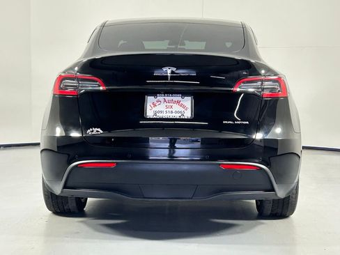 Used 2021 Tesla Model Y Long Range image 7