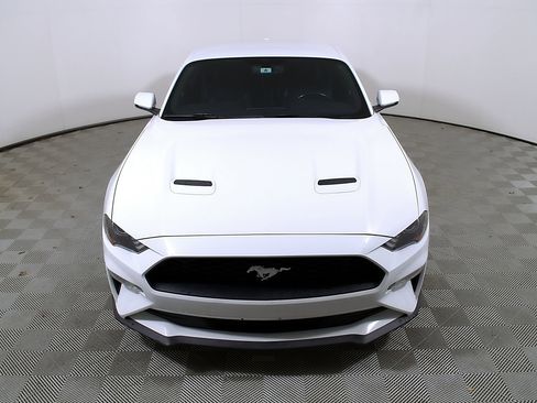 Used 2019 Ford Mustang Premium RWD image 4