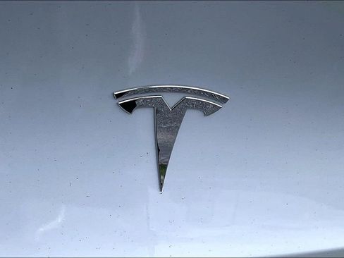 Used 2021 Tesla Model Y Long Range AWD/4WD image 23