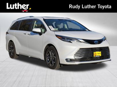 Used 2025 Toyota Sienna Platinum