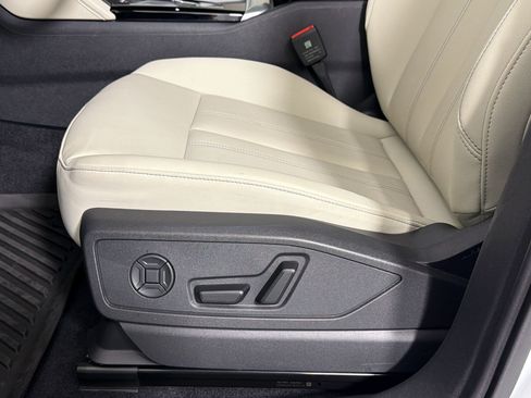 Used 2025 Audi Q5 Premium w/ Convenience Package AWD/4WD image 13