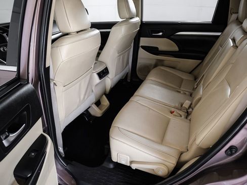 Used 2019 Toyota Highlander XLE FWD image 39