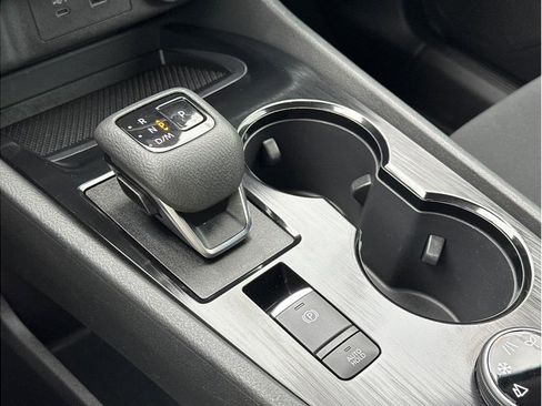 Used 2023 Nissan Rogue S image 19