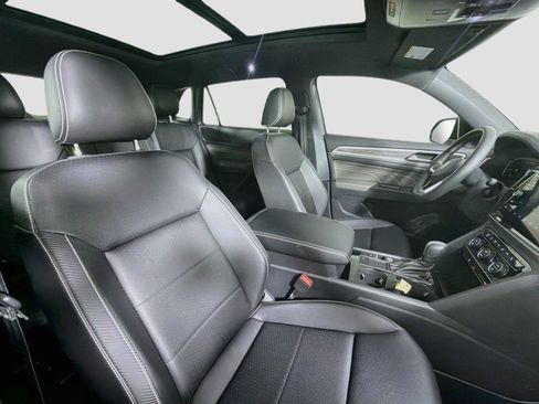 Certified 2023 Volkswagen Atlas Cross Sport SE w/ Panoramic Sunroof Package FWD image 27